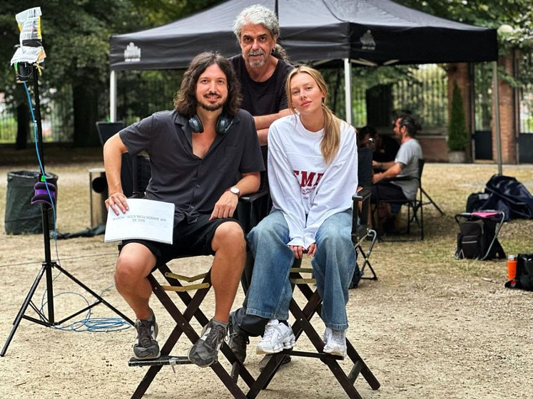 Fernando León de Aranoa, Ester Expósito y Polo Menárguez en El Talento (Rodaje)