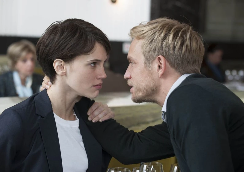 Jérémie Renier y Marine Vacth en el-amante-doble