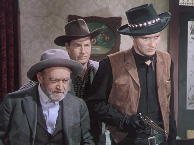 Barry Fitzgerald, Richard Arlen y Michael Moore en Silver City
