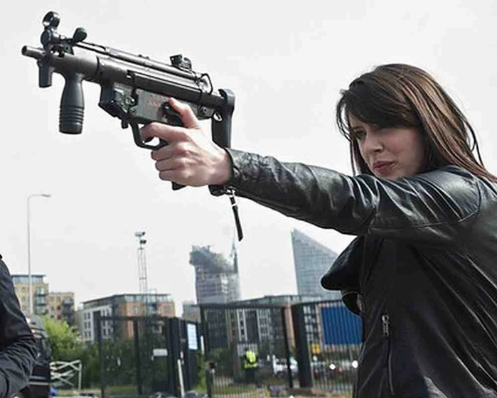 Michelle Ryan en Invasión Zombie