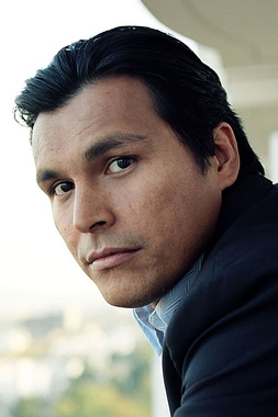 La biografía y filmografía de Adam Beach, imágenes, curiosidades y