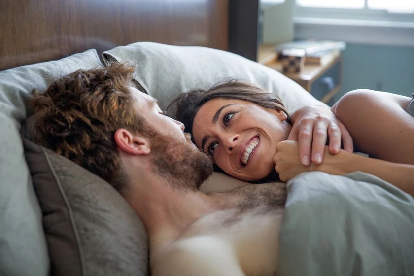 Oona Chaplin y Tom Hughes en proyecto-lazaro