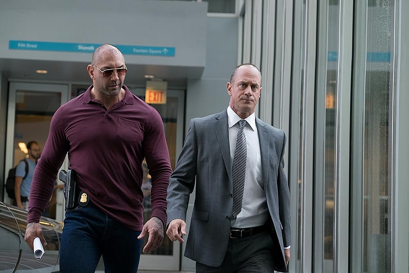 Christopher Meloni y Dave Bautista en los-conspiradores