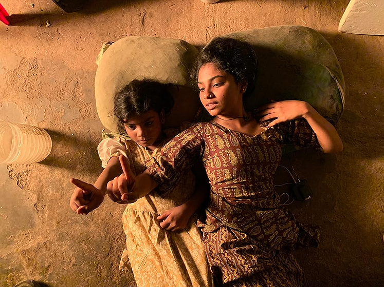 Sajda Pathan y Ananya Shanbhag en anuja