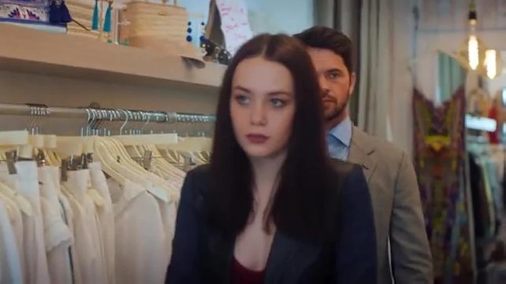 Wes McGee y Lucy Loken en asesino-de-modelos