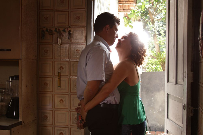 Milhem Cortaz y Leandra Leal en El Lobo detrás de la Puerta