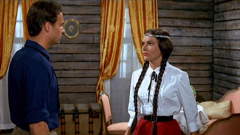 Terence Hill y Karin Dor en La Carabina de Plata
