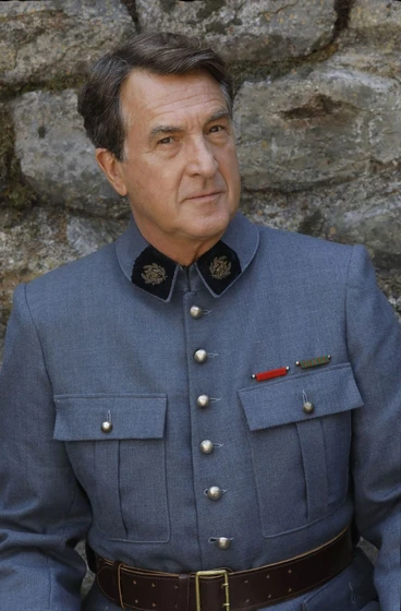 François Cluzet en el-collar-rojo