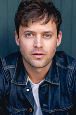 picture of actor Oliver Ackland