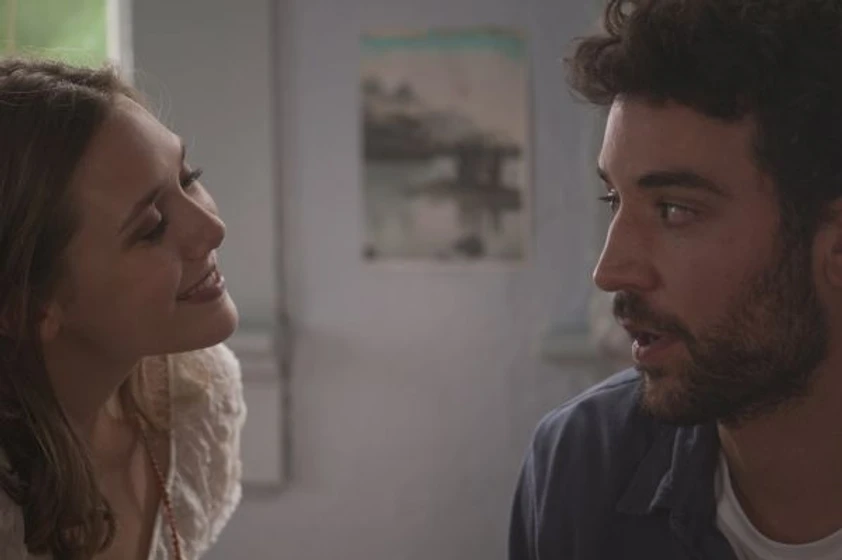 Josh Radnor y Elizabeth Olsen en amor-y-letras