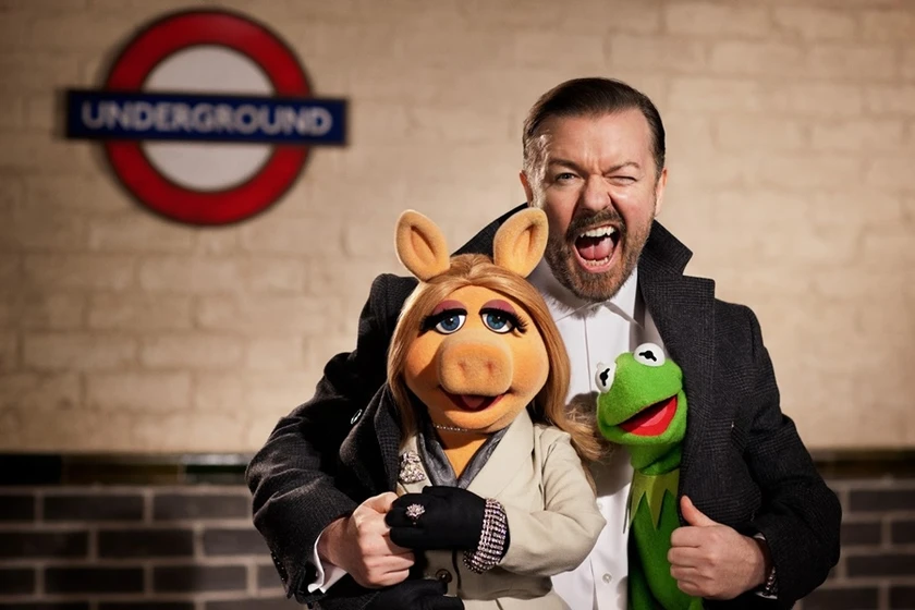Ricky Gervais en el-tour-de-los-muppets