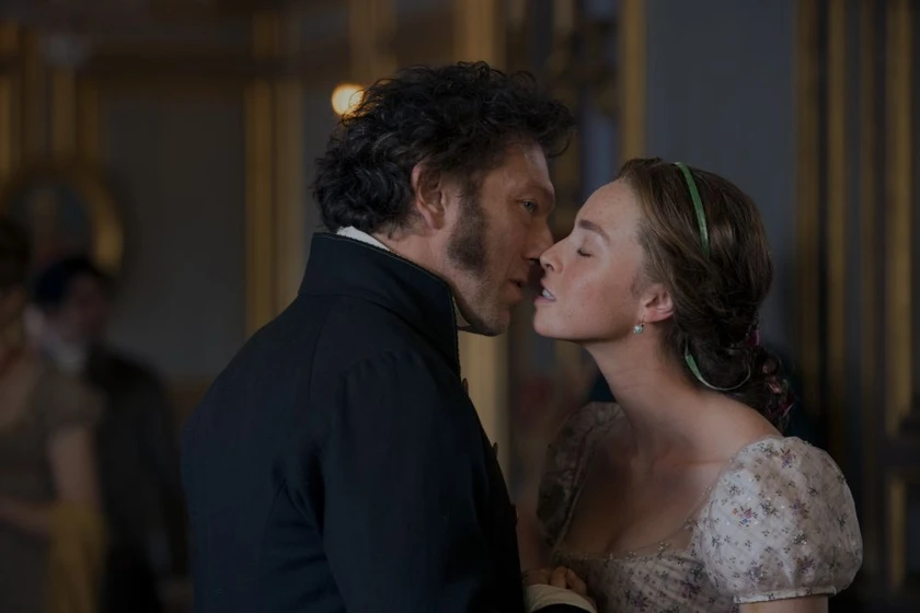 Vincent Cassel y Freya Mavor en el-emperador-de-paris