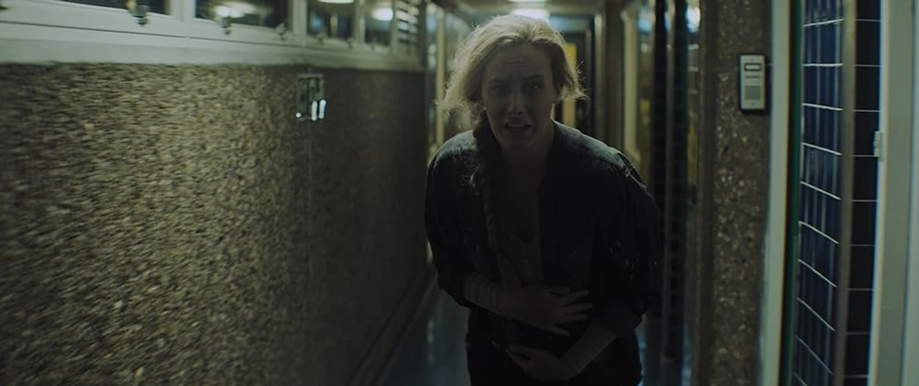 April Pearson en the-kindred