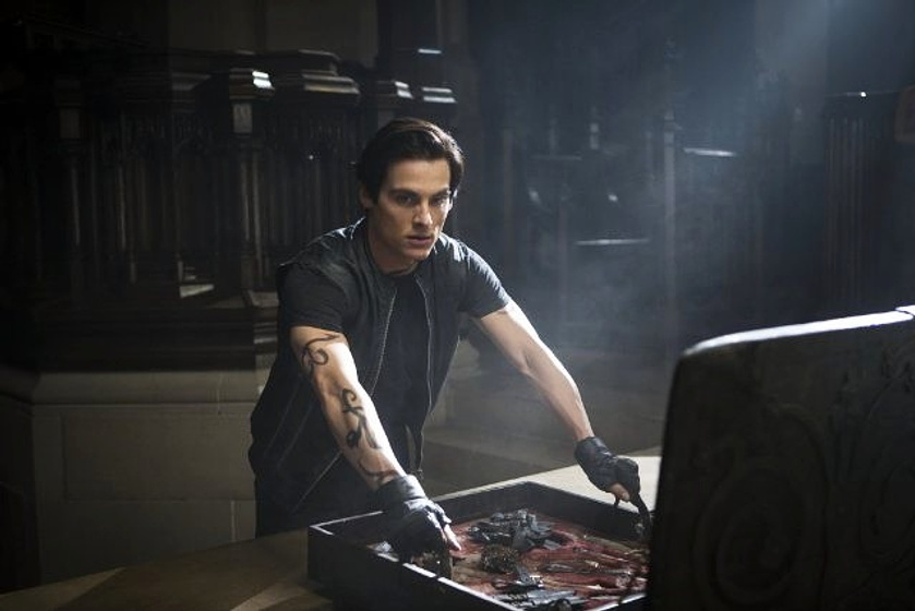 Kevin Zegers en Cazadores de sombras: Ciudad de hueso