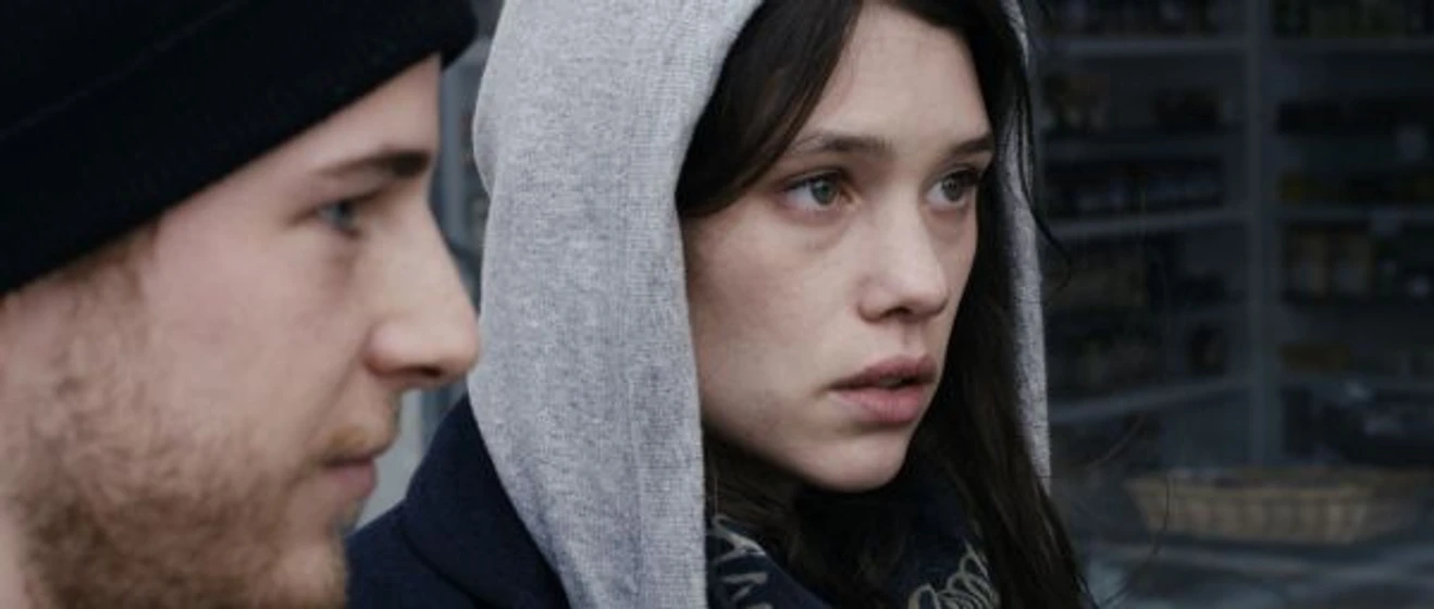 Álvaro Cervantes y Astrid Berges-Frisbey en El Sexo de los ángeles