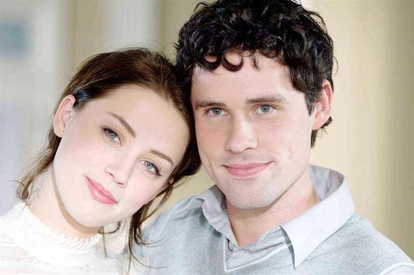 Amber Heard y Ben Hollingsworth en La Familia Jones