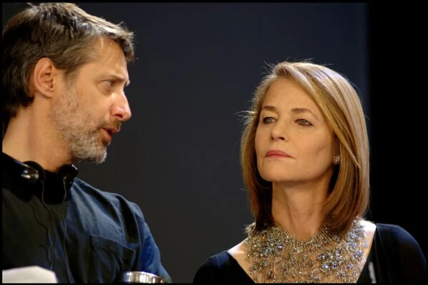 Charlotte Rampling y Antoine de Caunes en desacuerdo-perfecto