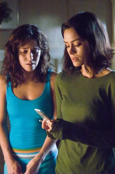 Shannyn Sossamon y Ana Claudia Talancón en llamada-perdida-2008