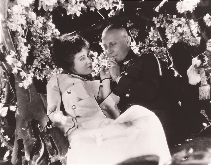 Erich von Stroheim y Fay Wray en La Marcha Nupcial