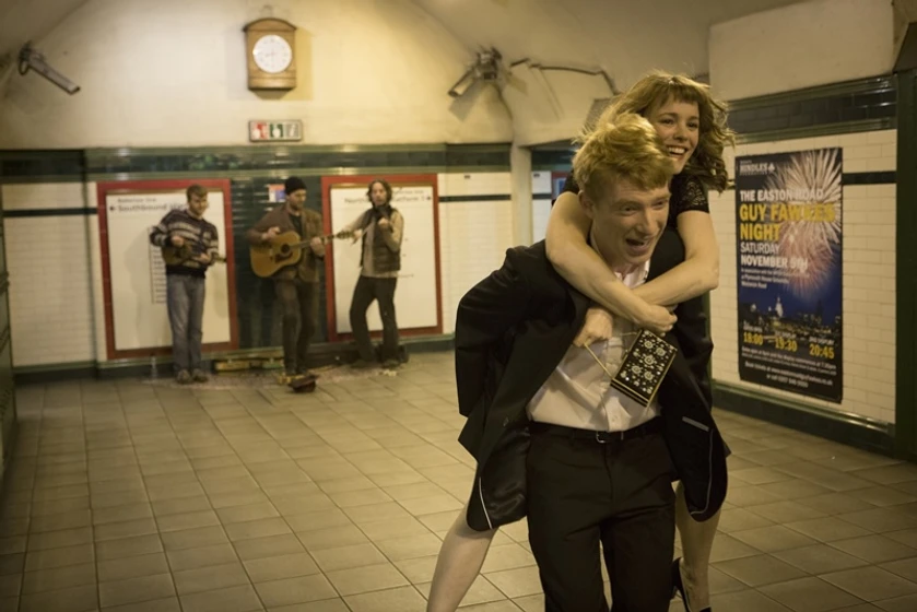 Rachel McAdams y Domhnall Gleeson en Una Cuestión de Tiempo