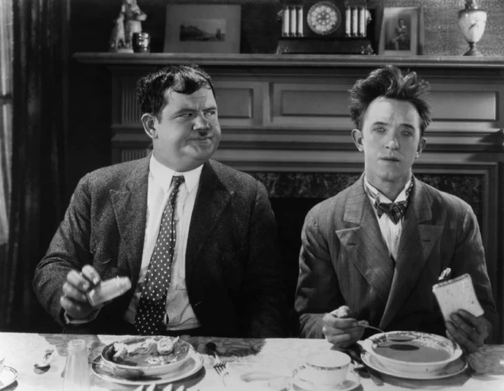 Stan Laurel y Oliver Hardy en you-re-darn-tootin