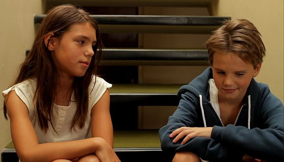 Zoé Héran y Jeanne Disson en tomboy