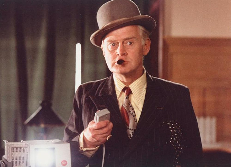 Ove Sprogøe en the-olsen-gang-goes-to-war