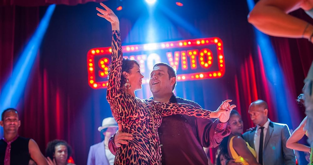 Nick Frost y Olivia Colman en cuban-fury