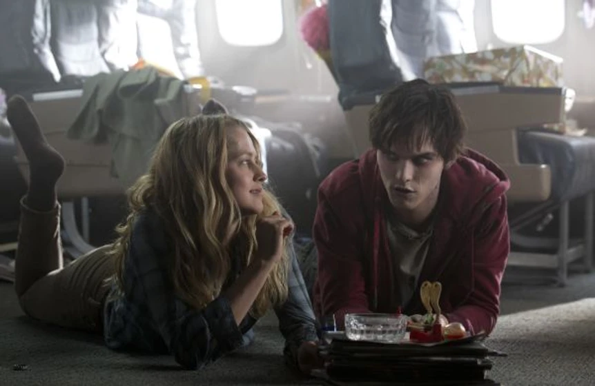 Nicholas Hoult y Teresa Palmer en memorias-de-un-zombie-adolescente