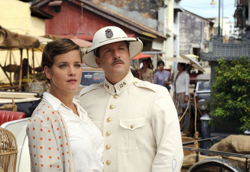 Muriel Baumeister y Francis Fulton-Smith en Amor y muerte en Java