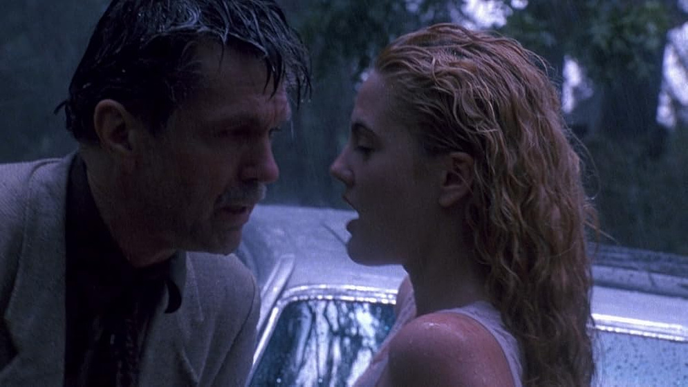 Drew Barrymore y Tom Skerritt en Hiedra Venenosa