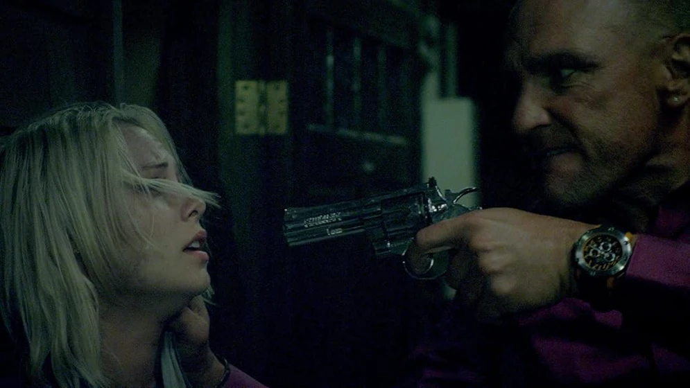Vinnie Jones y Shayla Beesley en reaper