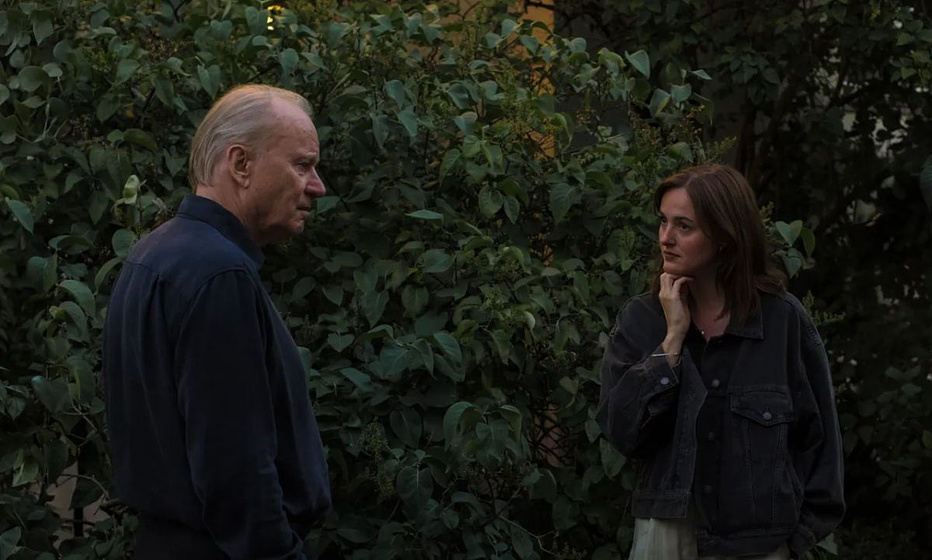 Stellan Skarsgård y Renate Reinsve en Valor Sentimental