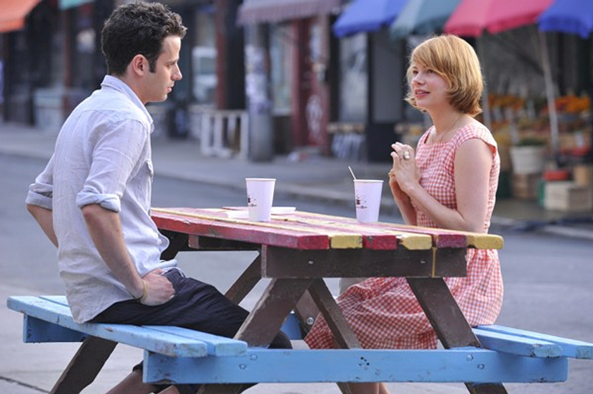 Michelle Williams y Luke Kirby en Take This Waltz