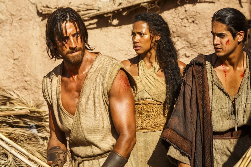 Iddo Goldberg, Avan Jogia y Kylie Bunbury en tut