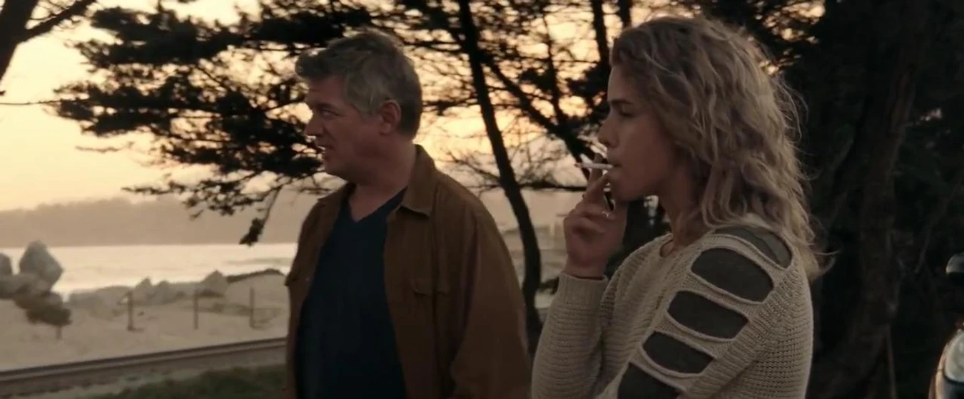 Matthew Glave y Emily Bett Rickards en funny-story