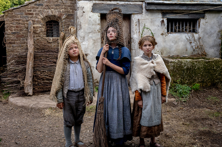 Jacobi Jupe, Bodhi Rae Breathnach y Olivia Lynes en Hamnet