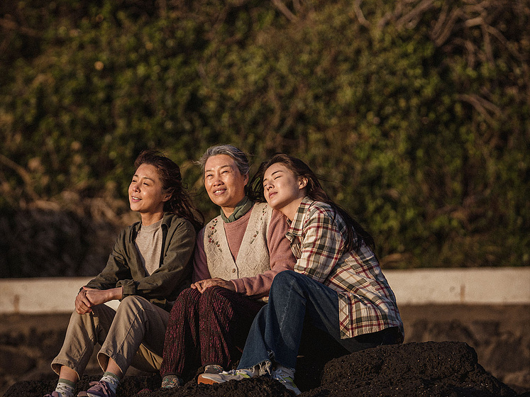 Yeong-hie Seo, Kim Ja-yeong y Lee Sun-bin en Sumbisori