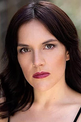 picture of actor Stephanie Izsak