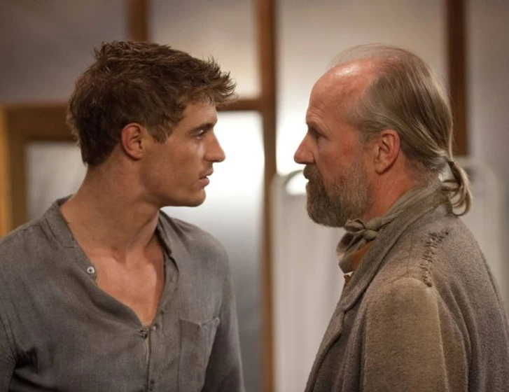 William Hurt y Max Irons en the-host-la-huesped