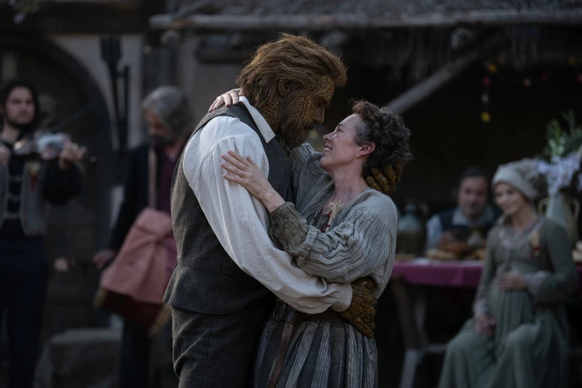 Alexander Skarsgård y Olivia Colman en wicker