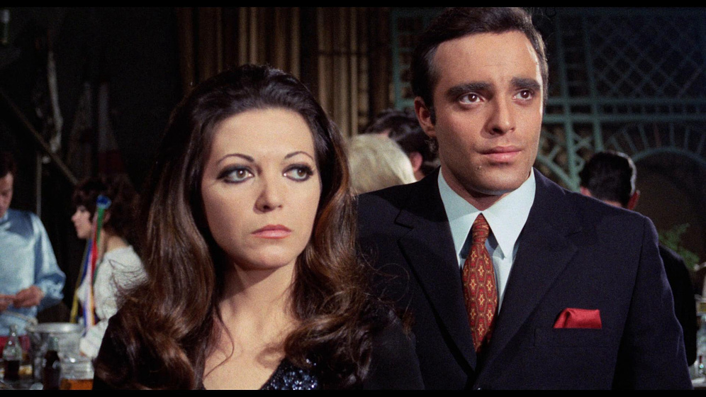 Luciana Paluzzi y Lang Jeffries en Mean Mother
