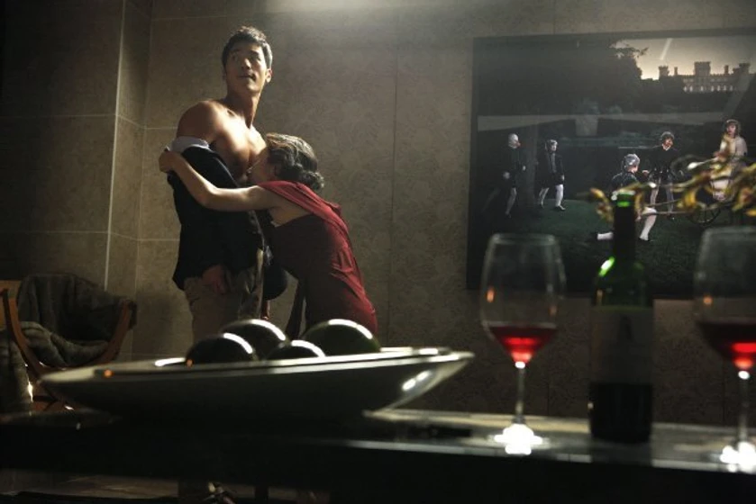 Kang-woo Kim y Hyo-jin Kim en The Taste of Money