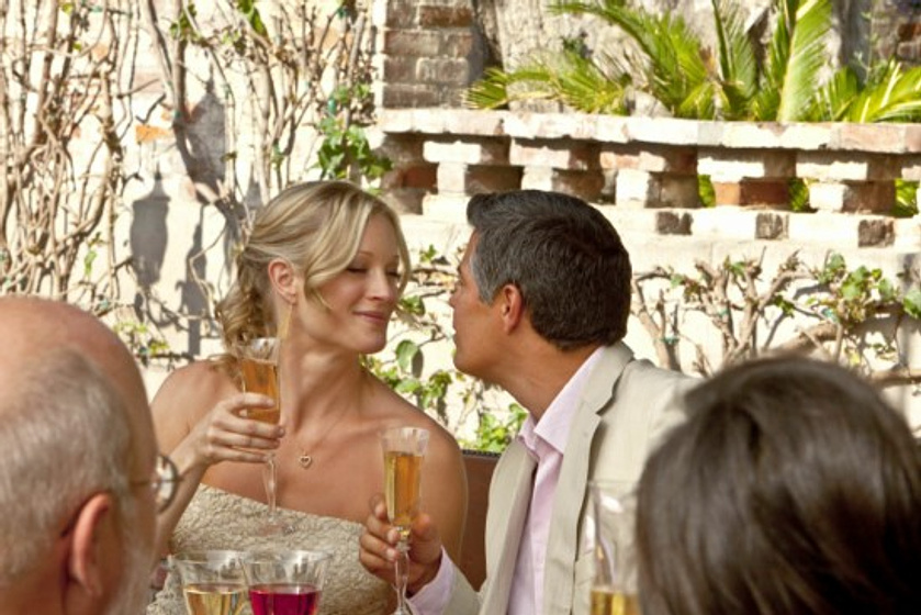 Teri Polo y Esai Morales en Rescate Millonario