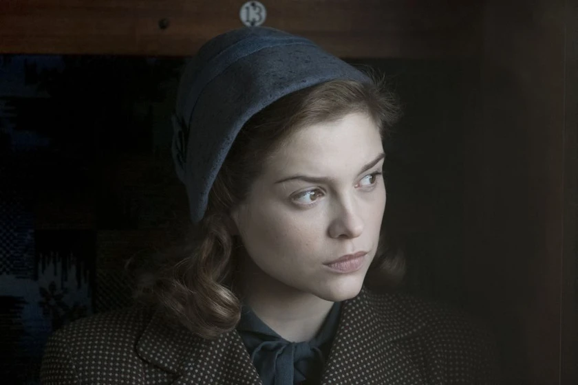 Sophie Cookson en la-espia-roja
