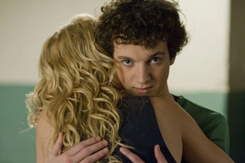 Gaelan Connell en school-rock-band