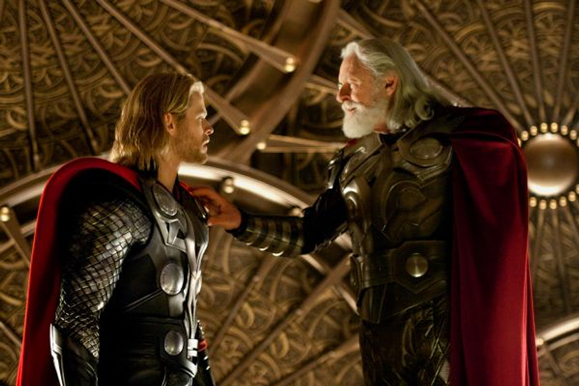 Anthony Hopkins y Chris Hemsworth en Thor