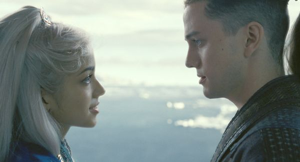 Jackson Rathbone y Seychelle Gabriel en Airbender. El último guerrero