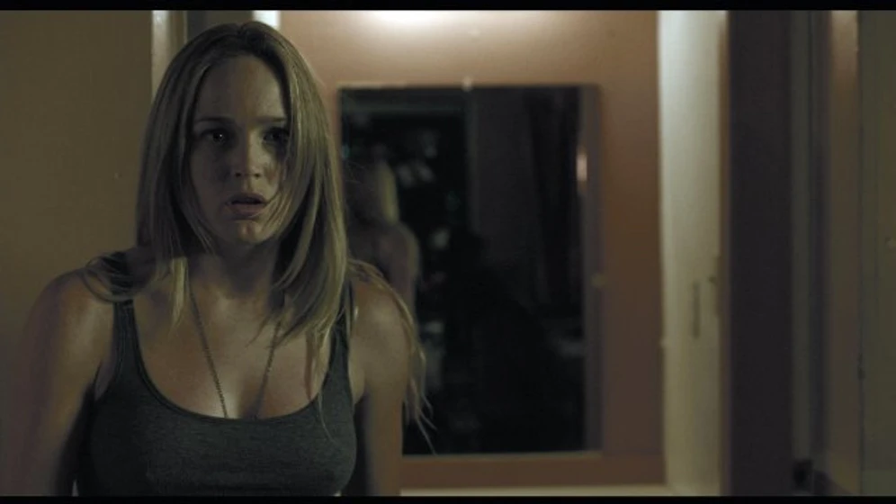 Caity Lotz en el-pacto-a9c85267-87f8-4b65-83a4-64c913416c47