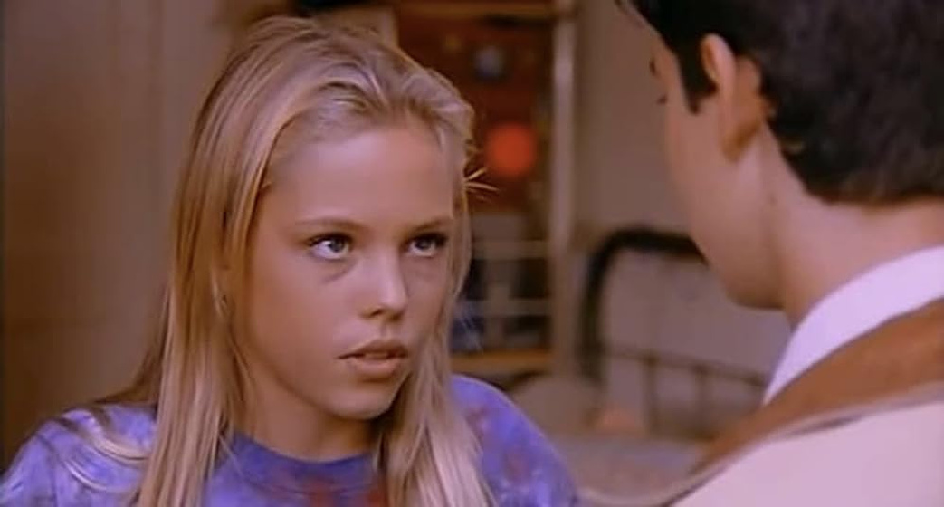 Agnes Bruckner en the-shrunken-city